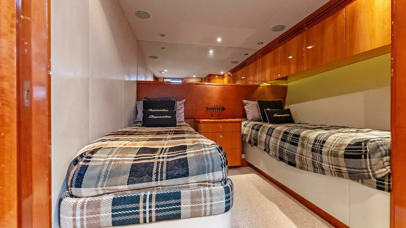 Slide: The Image of Hatteras 64 Convertible 2007 - 25
