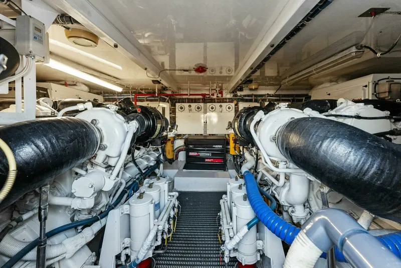 Slide: The Image of Hatteras 64 Convertible 2007 - 46