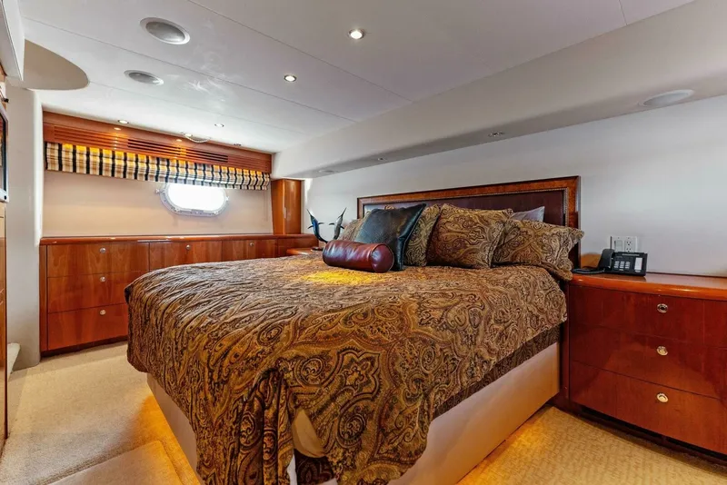 Slide: The Image of Hatteras 64 Convertible 2007 - 27
