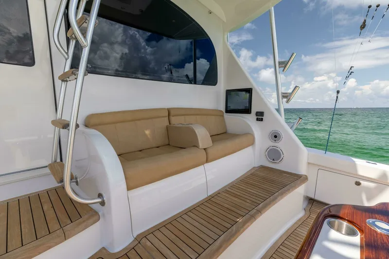 Slide: The Image of Viking 66 Convertible 2017 - 34