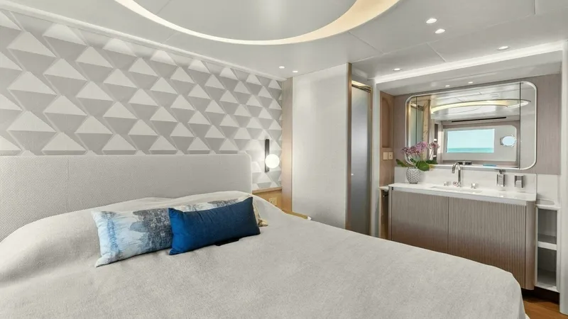 Slide: The Image of Absolute 70 Navetta 2026 - 25