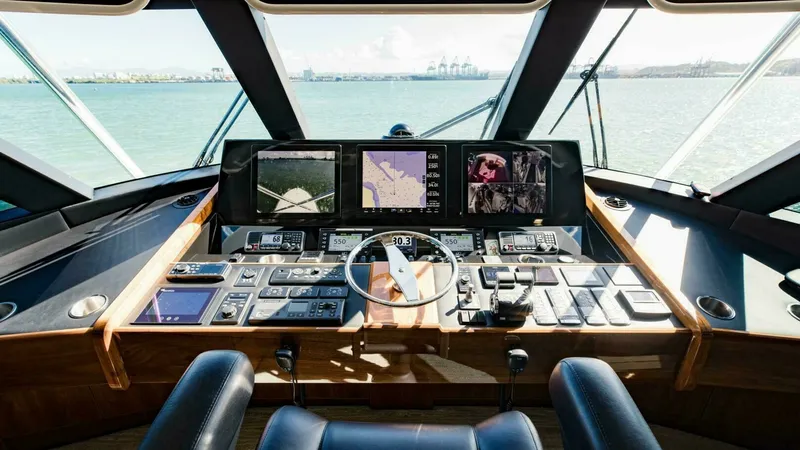 Slide: The Image of Viking 72 Enclosed Bridge 2020 - 49