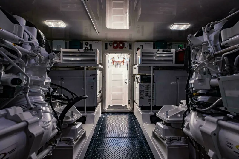 Slide: The Image of Viking 72 Enclosed Bridge 2020 - 57