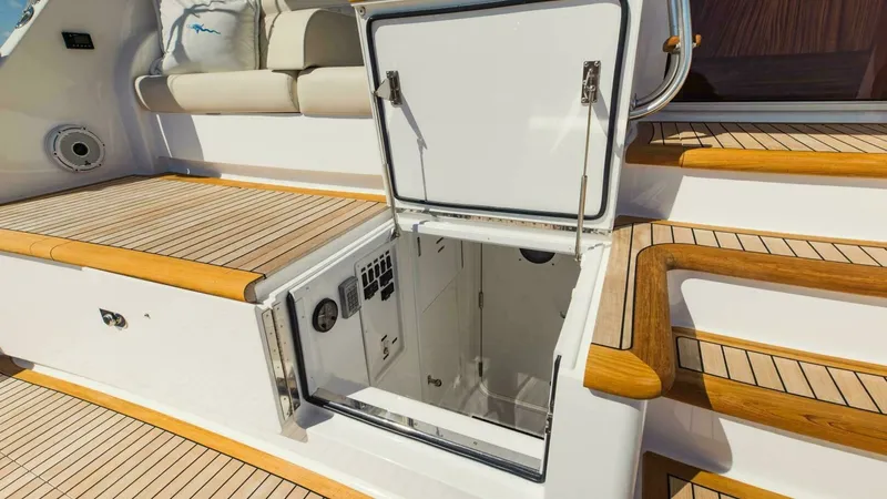 Slide: The Image of Viking 72 Enclosed Bridge 2020 - 45