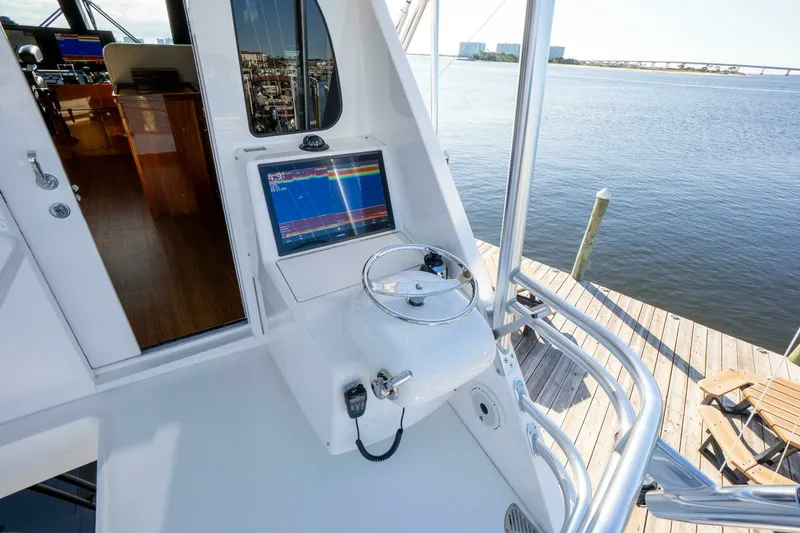 Slide: The Image of Viking 72 Enclosed Bridge 2021 - 30