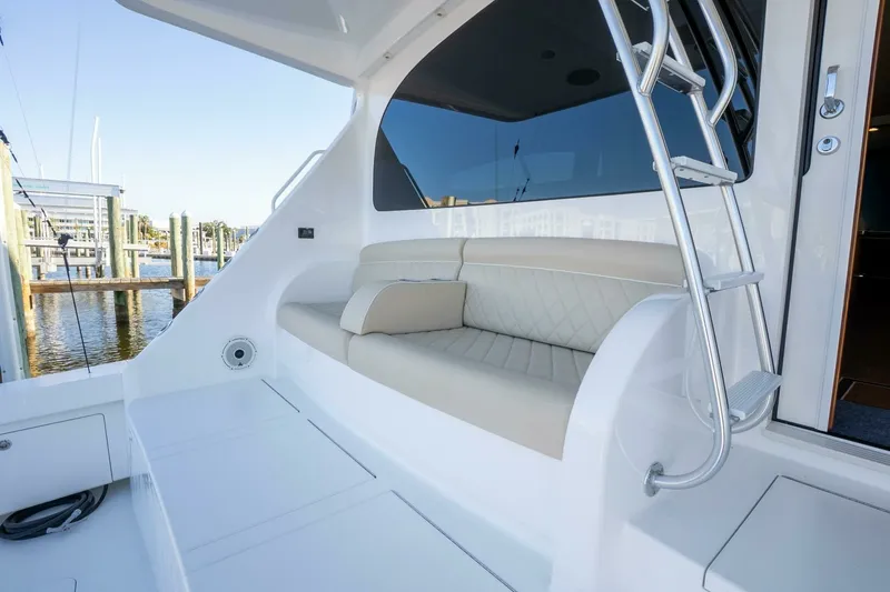 Slide: The Image of Viking 72 Enclosed Bridge 2021 - 32