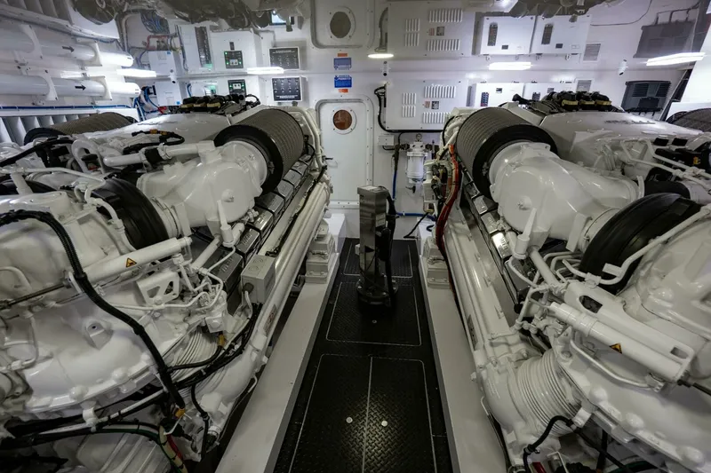 Slide: The Image of Viking 72 Enclosed Bridge 2021 - 47