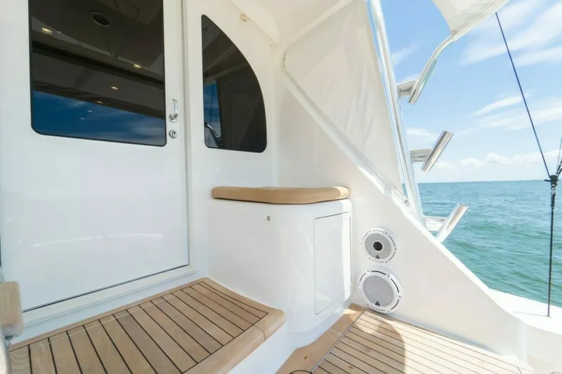 Slide: The Image of Viking 72 Convertible 2018 - 15