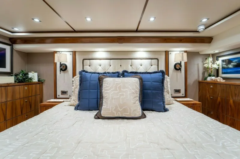 Slide: The Image of Viking 72 Convertible 2018 - 39