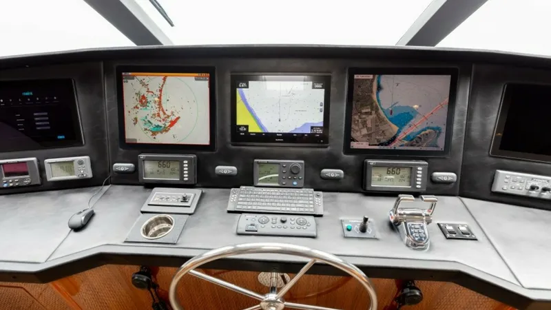 Slide: The Image of Viking 74 Enclosed Bridge 2006 - 19