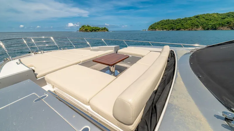 Slide: The Image of Azimut 77S 2017 - 46