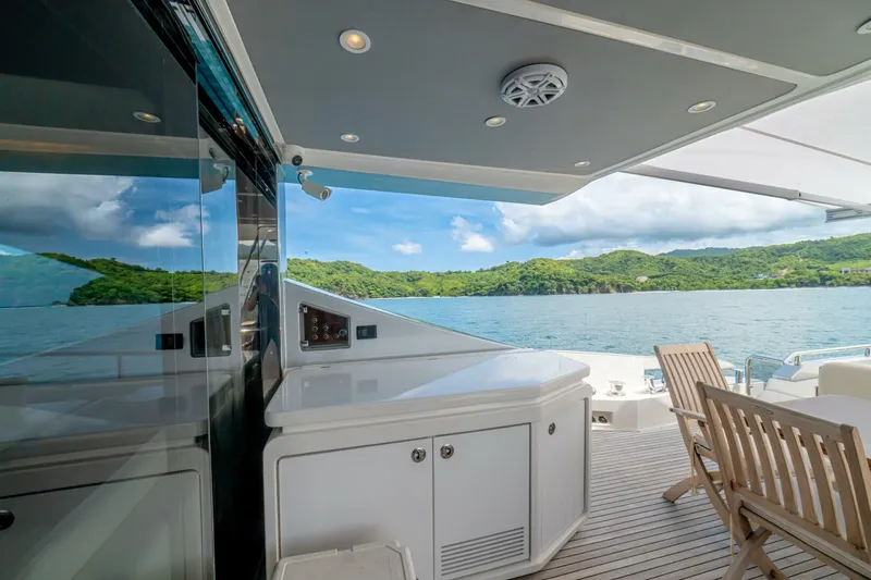 Slide: The Image of Azimut 77S 2017 - 28