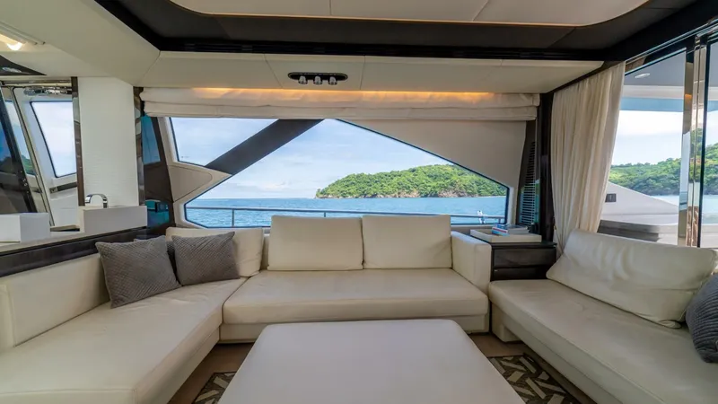 Slide: The Image of Azimut 77S 2017 - 10