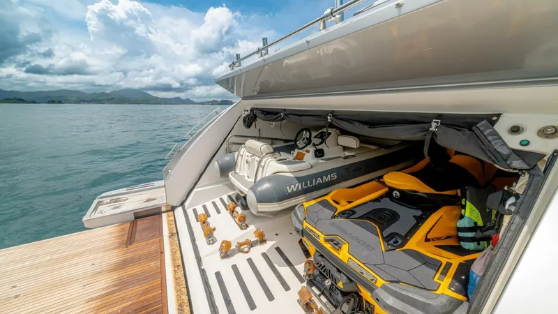 Slide: The Image of Azimut 77S 2017 - 62