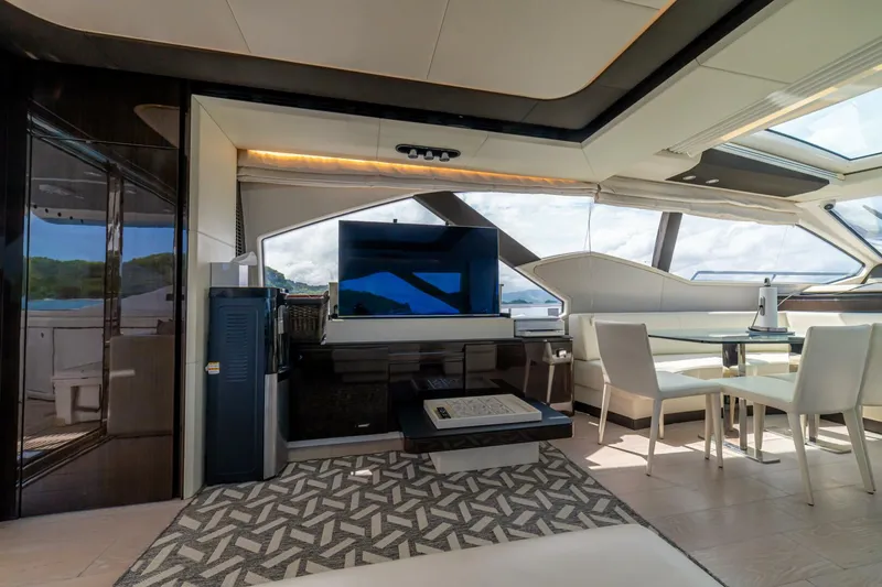 Slide: The Image of Azimut 77S 2017 - 11