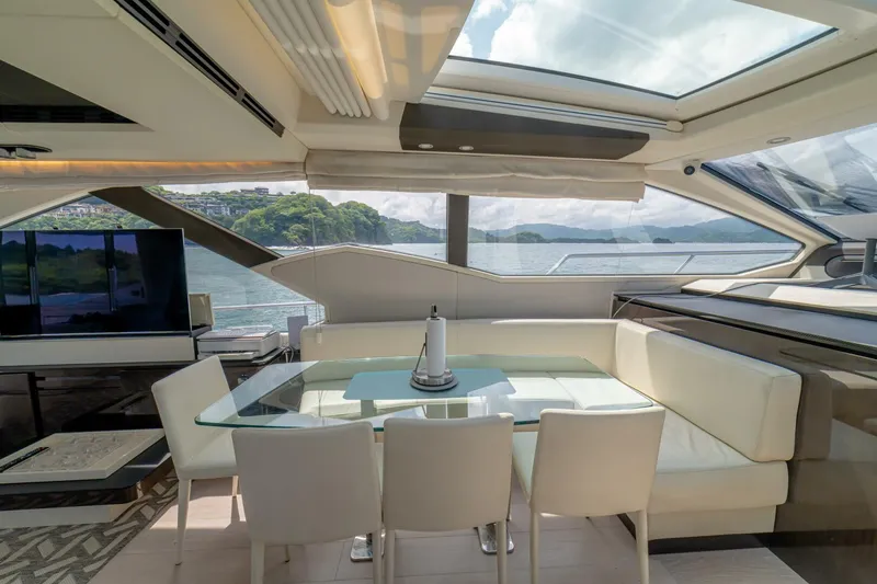 Slide: The Image of Azimut 77S 2017 - 14
