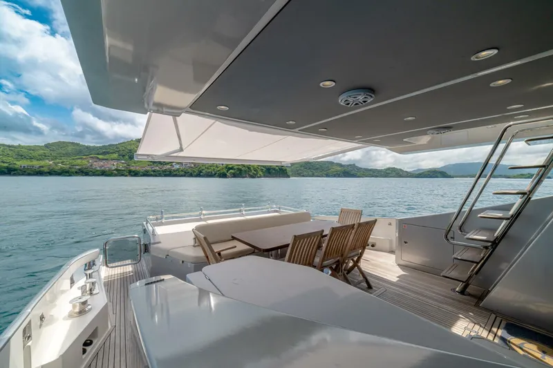 Slide: The Image of Azimut 77S 2017 - 39