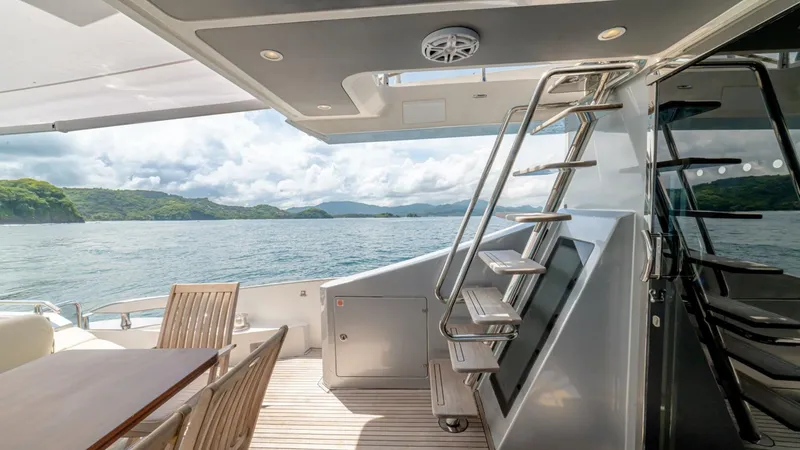 Slide: The Image of Azimut 77S 2017 - 29