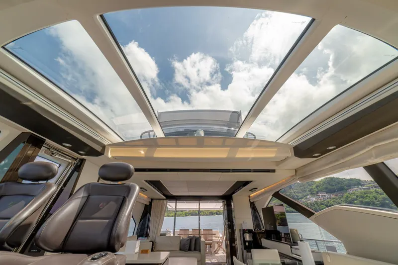 Slide: The Image of Azimut 77S 2017 - 24