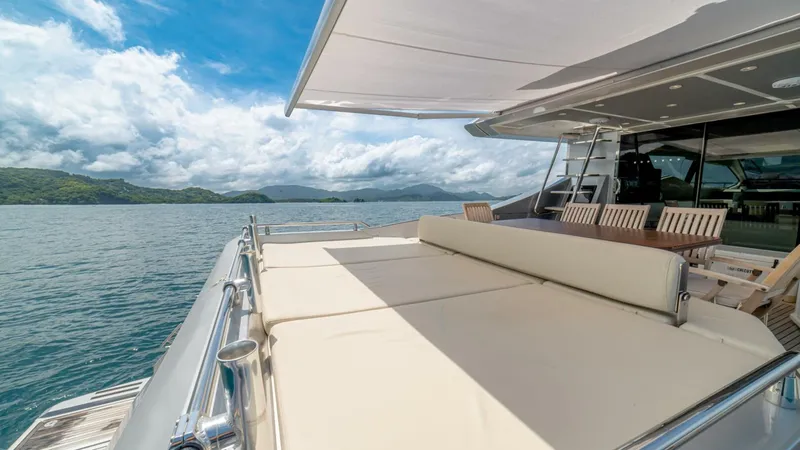 Slide: The Image of Azimut 77S 2017 - 36