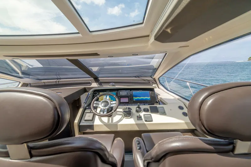 Slide: The Image of Azimut 77S 2017 - 20