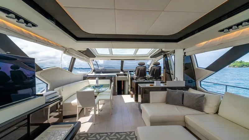 Slide: The Image of Azimut 77S 2017 - 9