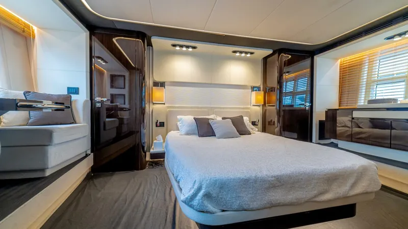 Slide: The Image of Azimut 77S 2017 - 90
