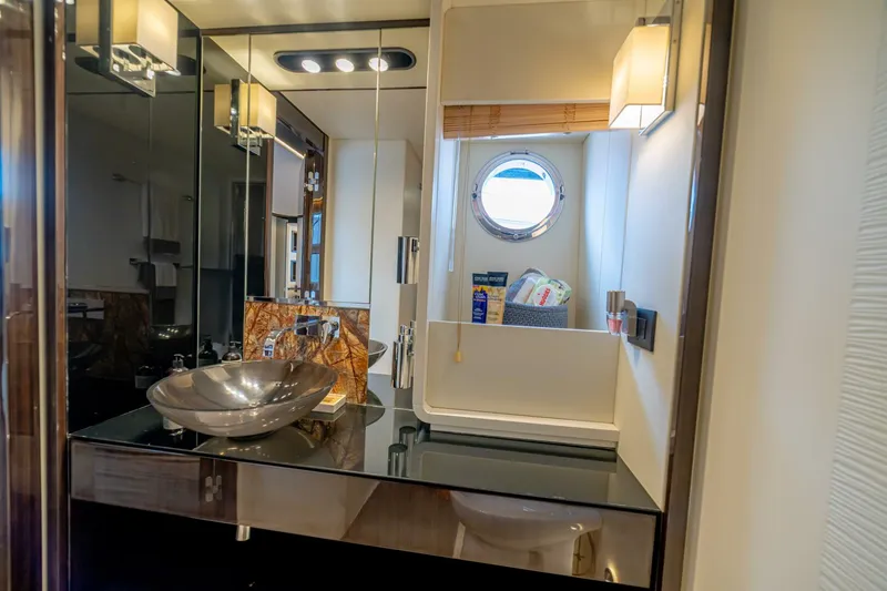 Slide: The Image of Azimut 77S 2017 - 97