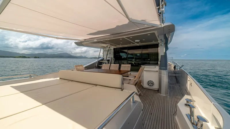 Slide: The Image of Azimut 77S 2017 - 35