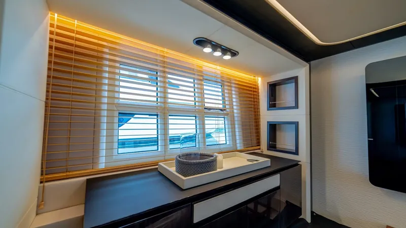 Slide: The Image of Azimut 77S 2017 - 95