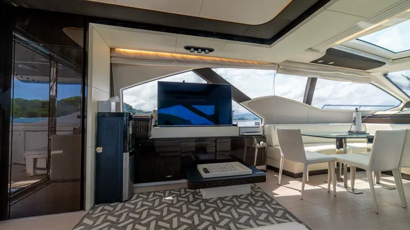 Slide: The Image of Azimut 77S 2017 - 11