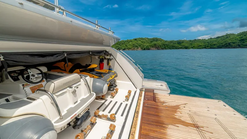 Slide: The Image of Azimut 77S 2017 - 64