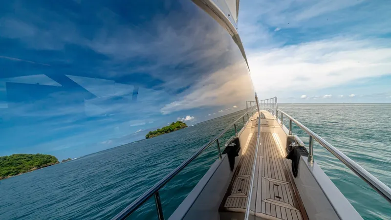 Slide: The Image of Azimut 77S 2017 - 41