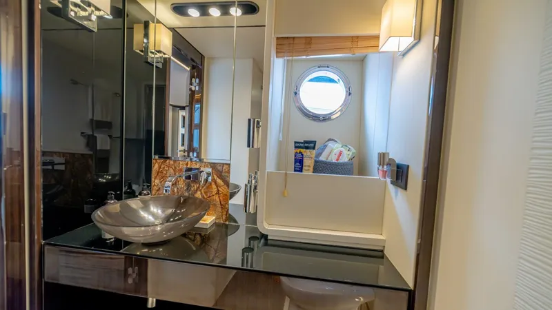 Slide: The Image of Azimut 77S 2017 - 97