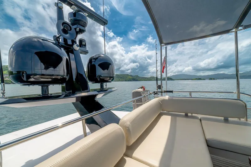 Slide: The Image of Azimut 77S 2017 - 50