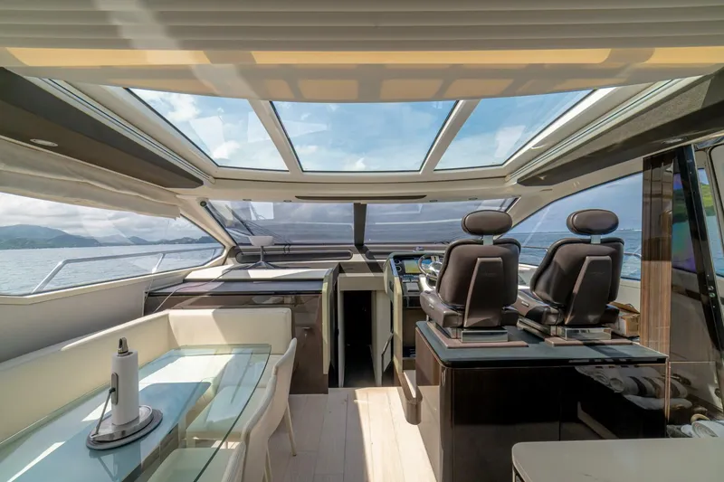 Slide: The Image of Azimut 77S 2017 - 13