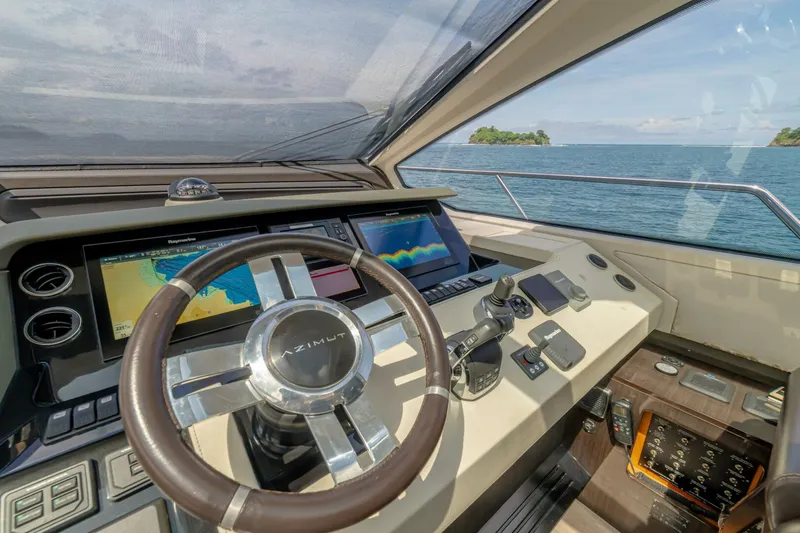 Slide: The Image of Azimut 77S 2017 - 25