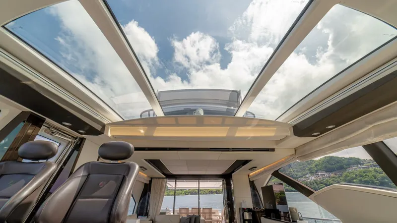 Slide: The Image of Azimut 77S 2017 - 24