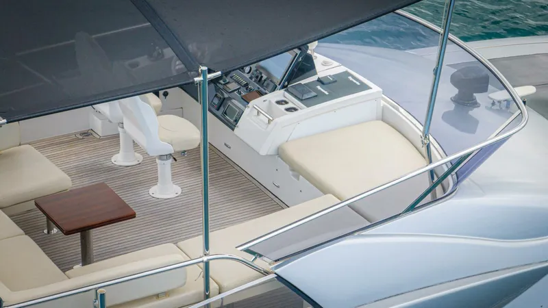 Slide: The Image of Azimut 77S 2017 - 140