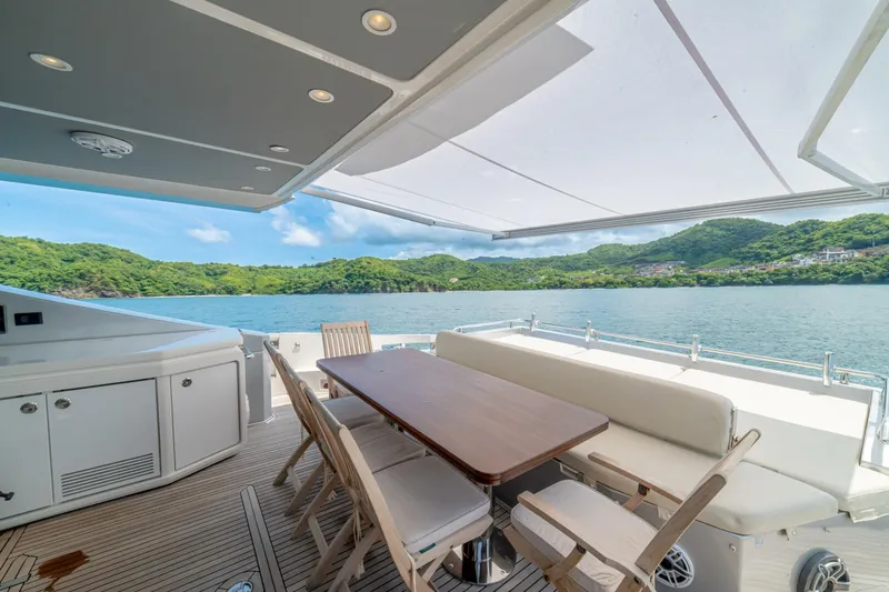 Slide: The Image of Azimut 77S 2017 - 27