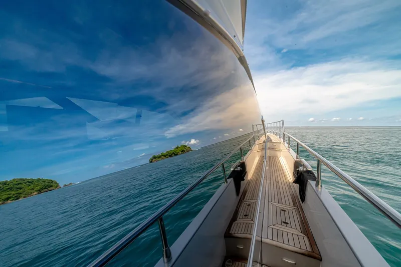 Slide: The Image of Azimut 77S 2017 - 41