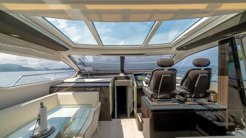 Slide: The Image of Azimut 77S 2017 - 13