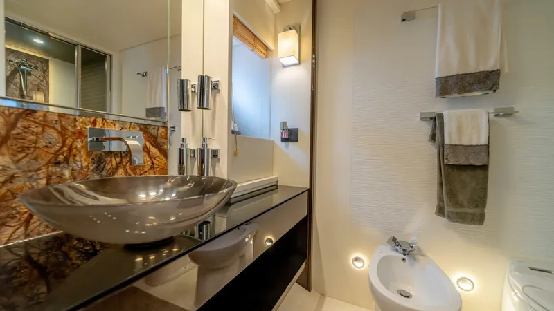 Slide: The Image of Azimut 77S 2017 - 100
