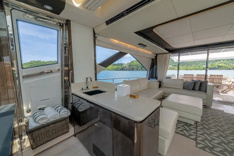 Slide: The Image of Azimut 77S 2017 - 16