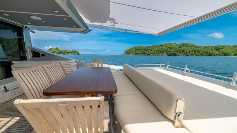 Slide: The Image of Azimut 77S 2017 - 33