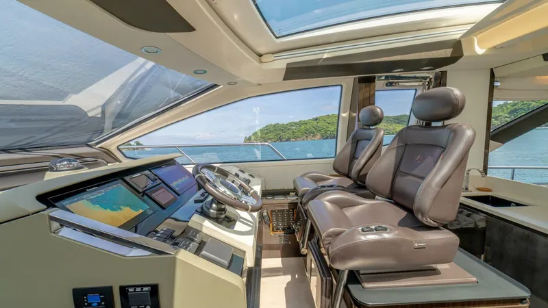 Slide: The Image of Azimut 77S 2017 - 22