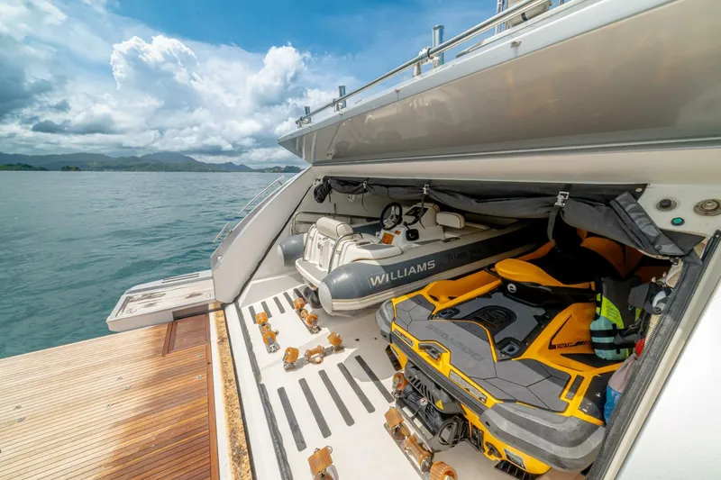 Slide: The Image of Azimut 77S 2017 - 62