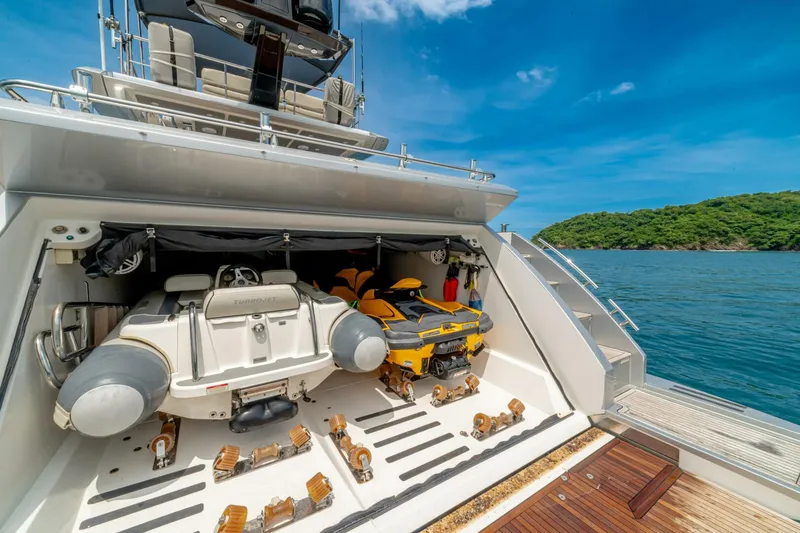Slide: The Image of Azimut 77S 2017 - 63