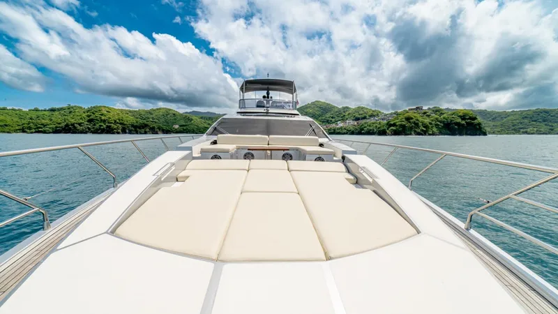 Slide: The Image of Azimut 77S 2017 - 44