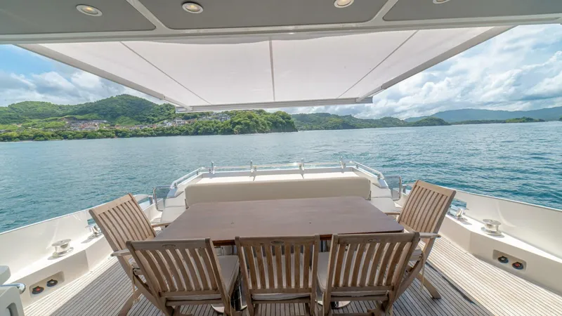 Slide: The Image of Azimut 77S 2017 - 26